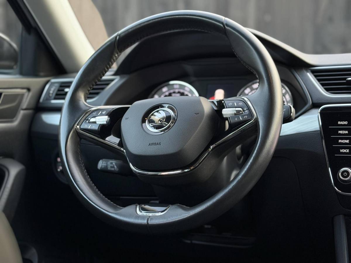 Škoda Superb Skoda Superb 1.4 TSI iV Business Edition| 1e eig.| SOH 92.6%