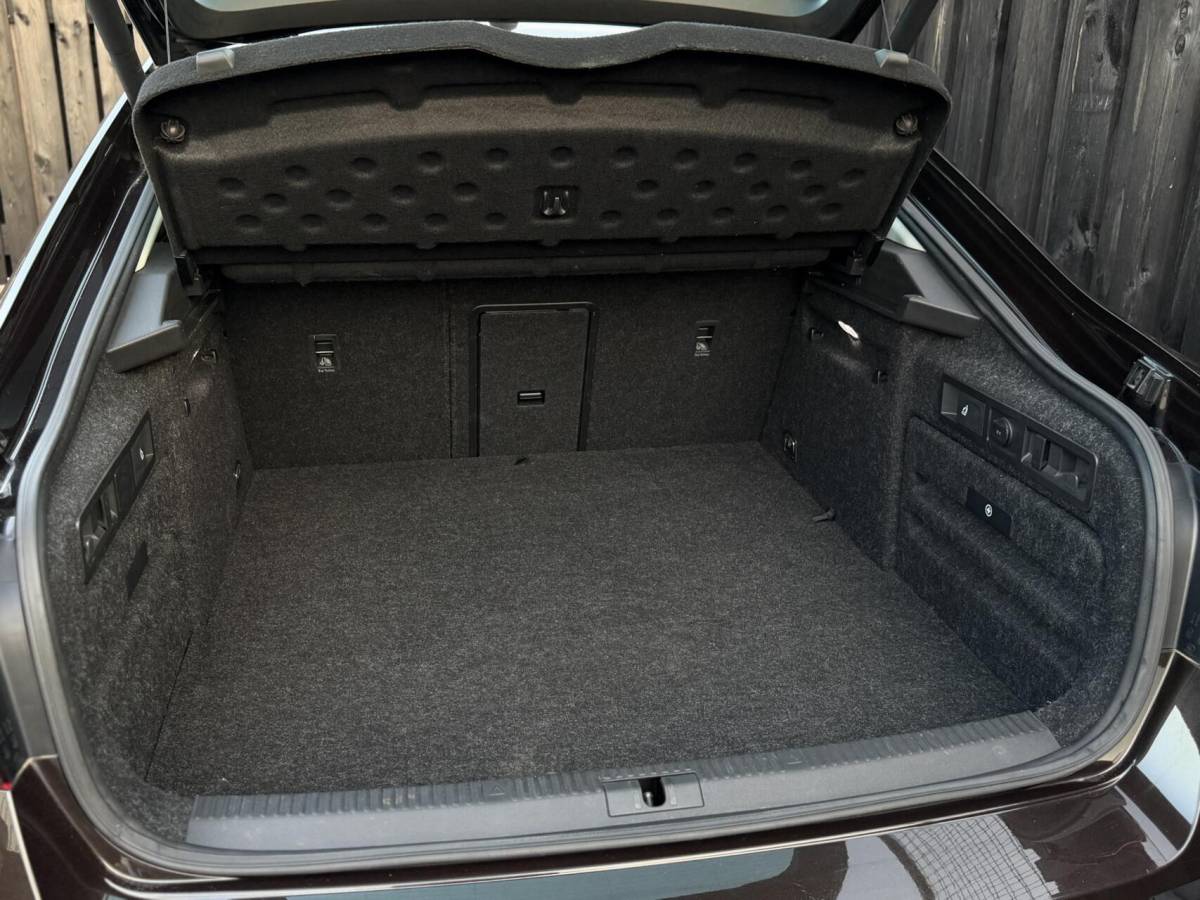 Škoda Superb Skoda Superb 1.4 TSI iV Business Edition| 1e eig.| SOH 92.6%