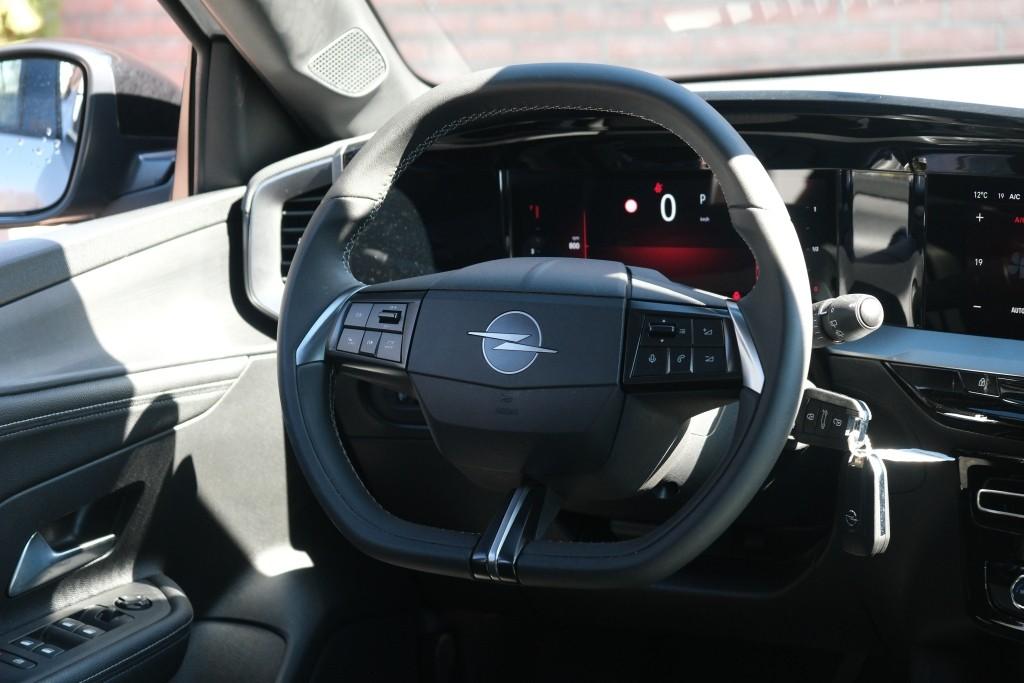 Opel Mokka Opel Mokka 1.2 Turbo Hybrid 145pk eDCT6 | Navi | App Connect | Climate | Adaptive Cruise | Camera | Dodehoek | PDC
