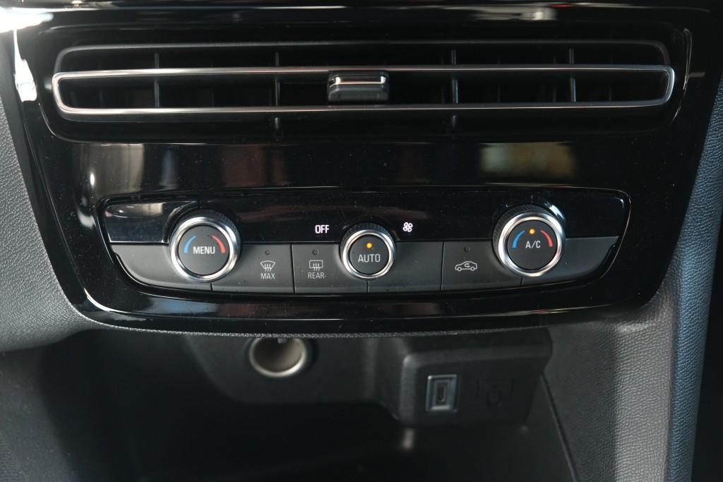 Opel Mokka Opel Mokka 1.2 Turbo Hybrid 145pk eDCT6 | Navi | App Connect | Climate | Adaptive Cruise | Camera | Dodehoek | PDC