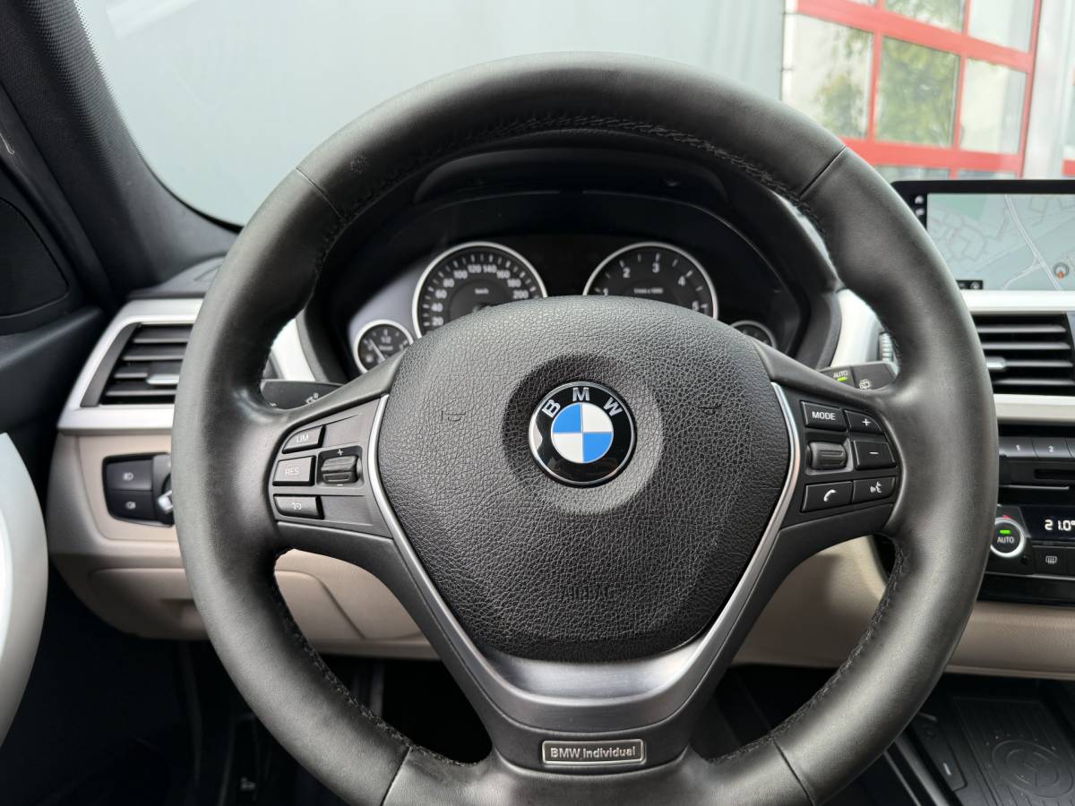 BMW 3 Serie BMW 3-serie Touring 320d High Executive BWJ 2017 AUTOMAAT | LEDER | STOELVERW. | ELEK. TREKHAAK | ELEK. ACHTERKLEP | ZWARTE HEMEL | DRAADLOZE TELEFOONLADER | CLIMA |