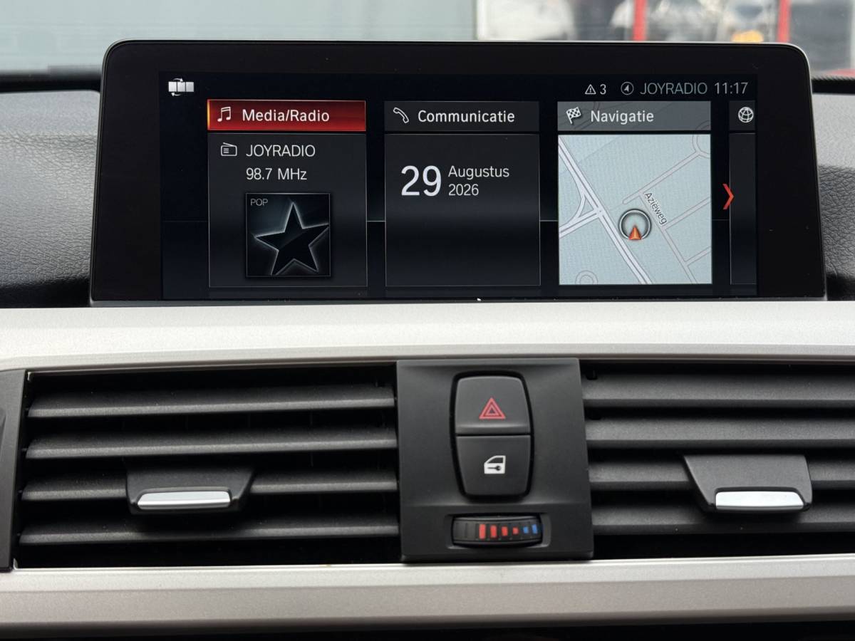 BMW 3 Serie BMW 3-serie Touring 320d High Executive BWJ 2017 AUTOMAAT | LEDER | STOELVERW. | ELEK. TREKHAAK | ELEK. ACHTERKLEP | ZWARTE HEMEL | DRAADLOZE TELEFOONLADER | CLIMA |
