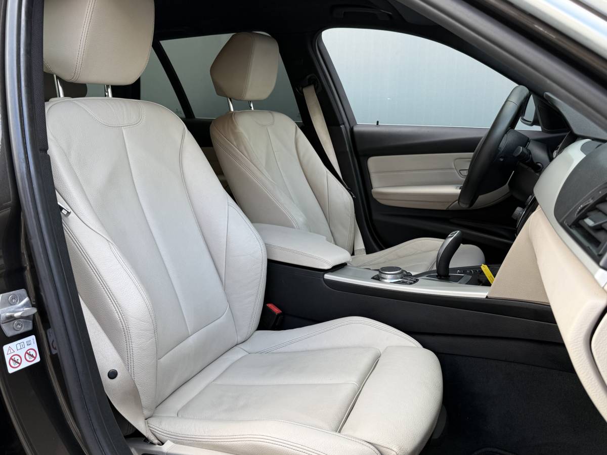 BMW 3 Serie BMW 3-serie Touring 320d High Executive BWJ 2017 AUTOMAAT | LEDER | STOELVERW. | ELEK. TREKHAAK | ELEK. ACHTERKLEP | ZWARTE HEMEL | DRAADLOZE TELEFOONLADER | CLIMA |