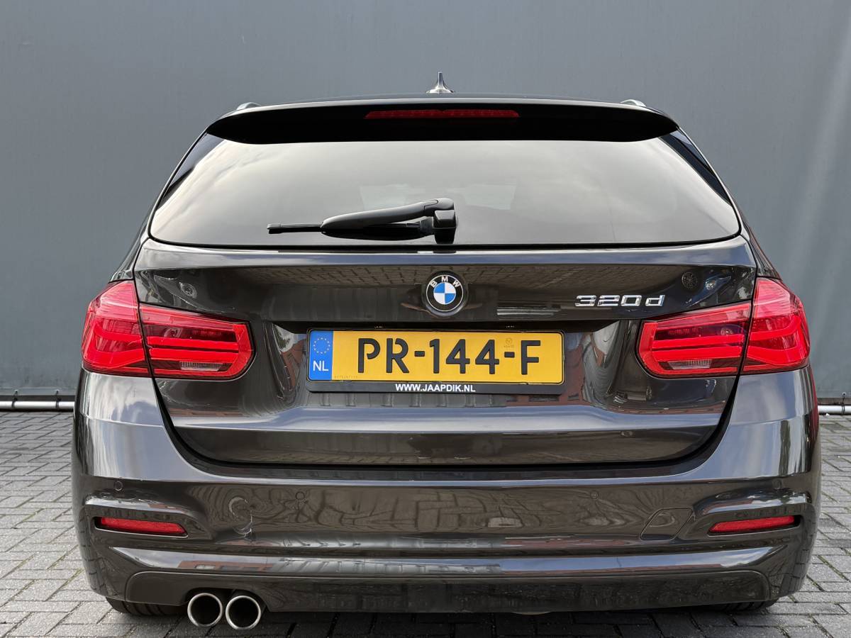 BMW 3 Serie BMW 3-serie Touring 320d High Executive BWJ 2017 AUTOMAAT | LEDER | STOELVERW. | ELEK. TREKHAAK | ELEK. ACHTERKLEP | ZWARTE HEMEL | DRAADLOZE TELEFOONLADER | CLIMA |