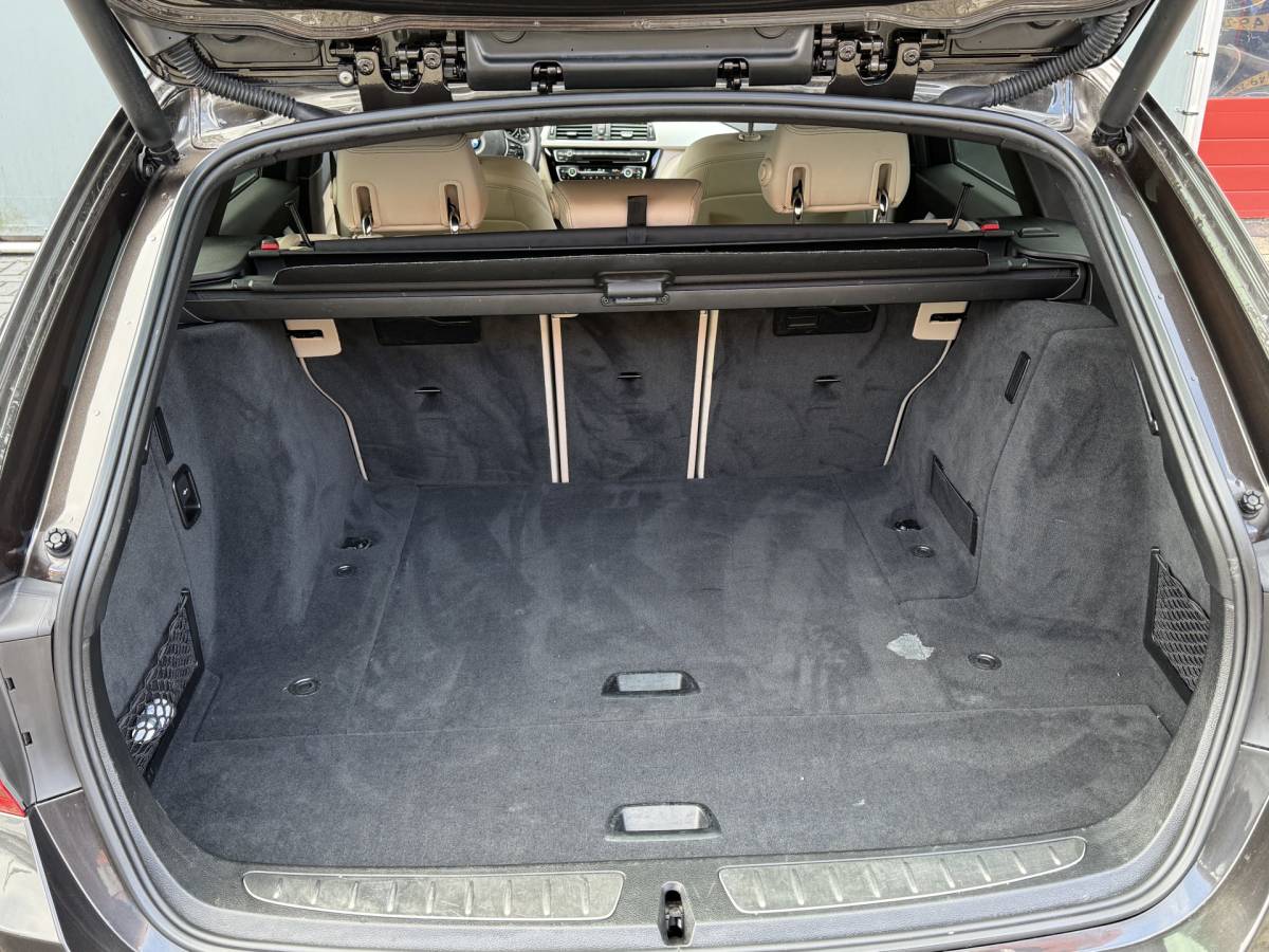 BMW 3 Serie BMW 3-serie Touring 320d High Executive BWJ 2017 AUTOMAAT | LEDER | STOELVERW. | ELEK. TREKHAAK | ELEK. ACHTERKLEP | ZWARTE HEMEL | DRAADLOZE TELEFOONLADER | CLIMA |