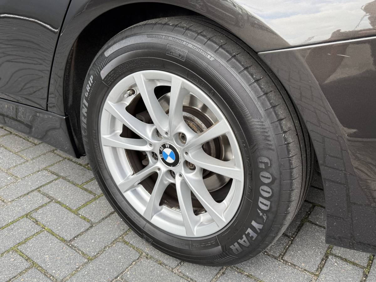BMW 3 Serie BMW 3-serie Touring 320d High Executive BWJ 2017 AUTOMAAT | LEDER | STOELVERW. | ELEK. TREKHAAK | ELEK. ACHTERKLEP | ZWARTE HEMEL | DRAADLOZE TELEFOONLADER | CLIMA |