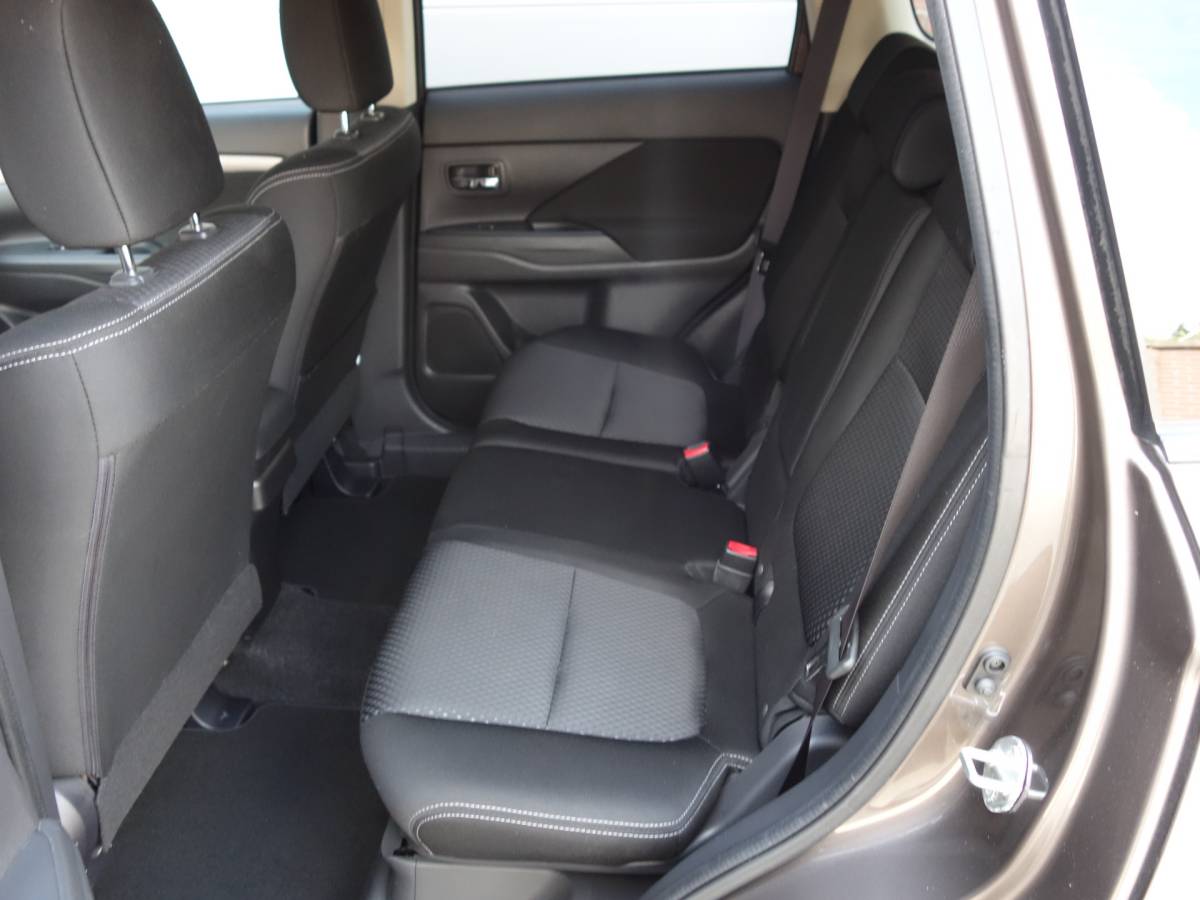 Mitsubishi Outlander Mitsubishi Outlander 2.0 CVT Business | 18″ LM met all seasonbanden