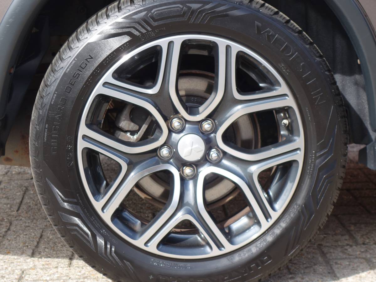 Mitsubishi Outlander Mitsubishi Outlander 2.0 CVT Business | 18″ LM met all seasonbanden
