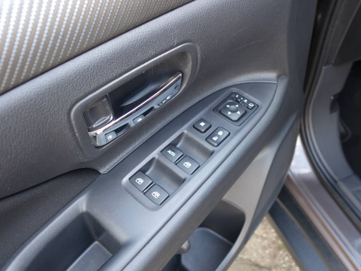 Mitsubishi Outlander Mitsubishi Outlander 2.0 CVT Business | 18″ LM met all seasonbanden