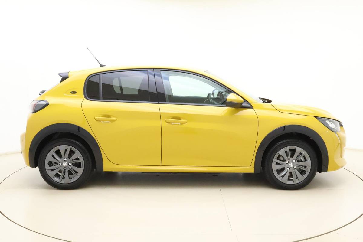Peugeot e-208 Peugeot e-208 EV Blue Lease Allure 50 kWh | 136PK | 3 Fase | Cruise Control | Navigatie | Parkeercamera | Apple Carplay & Android Auto | Full LED
