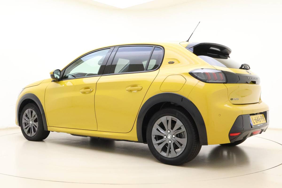 Peugeot e-208 Peugeot e-208 EV Blue Lease Allure 50 kWh | 136PK | 3 Fase | Cruise Control | Navigatie | Parkeercamera | Apple Carplay & Android Auto | Full LED