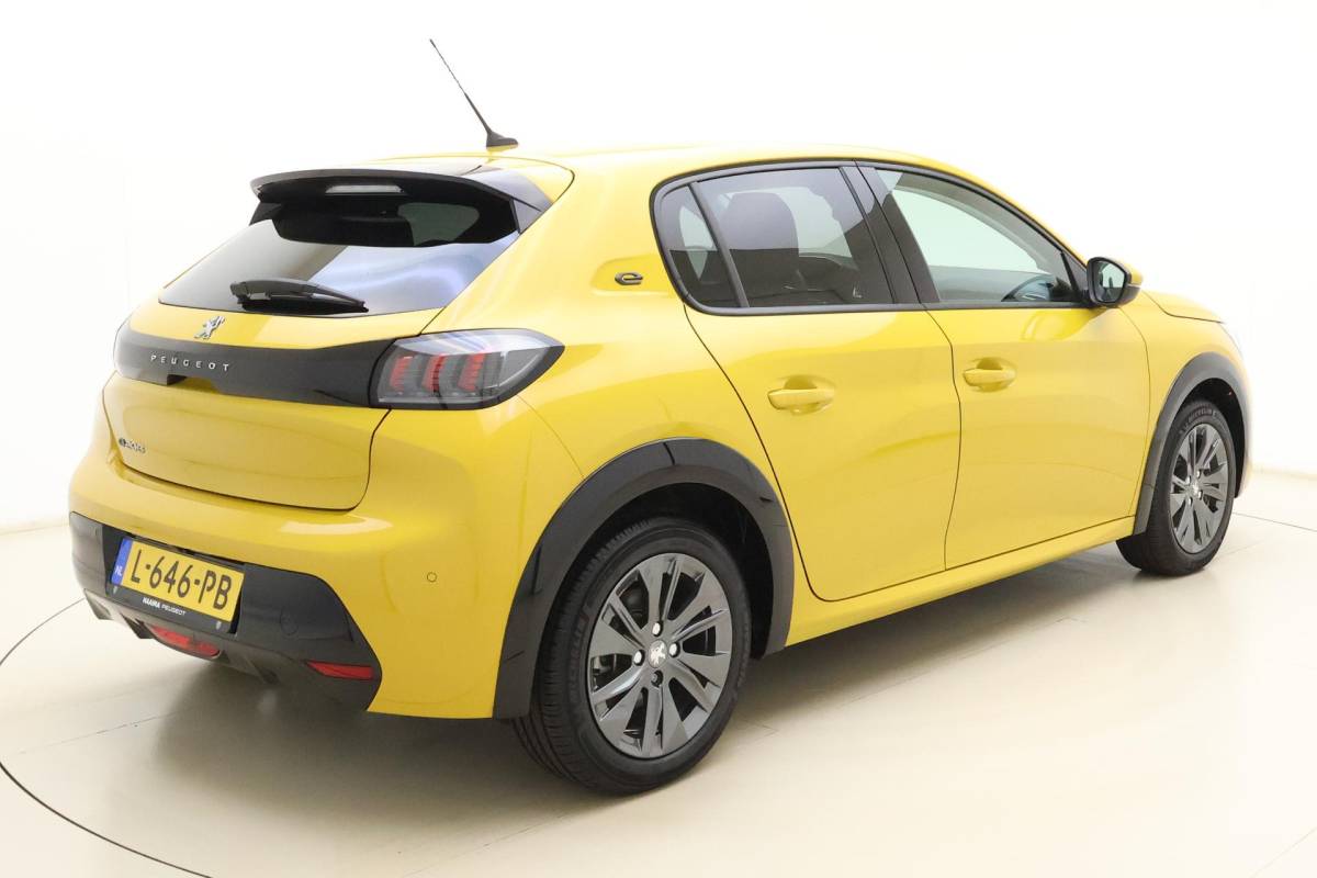 Peugeot e-208 Peugeot e-208 EV Blue Lease Allure 50 kWh | 136PK | 3 Fase | Cruise Control | Navigatie | Parkeercamera | Apple Carplay & Android Auto | Full LED