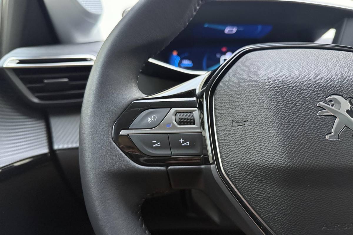 Peugeot e-208 Peugeot e-208 EV Blue Lease Allure 50 kWh | 136PK | 3 Fase | Cruise Control | Navigatie | Parkeercamera | Apple Carplay & Android Auto | Full LED
