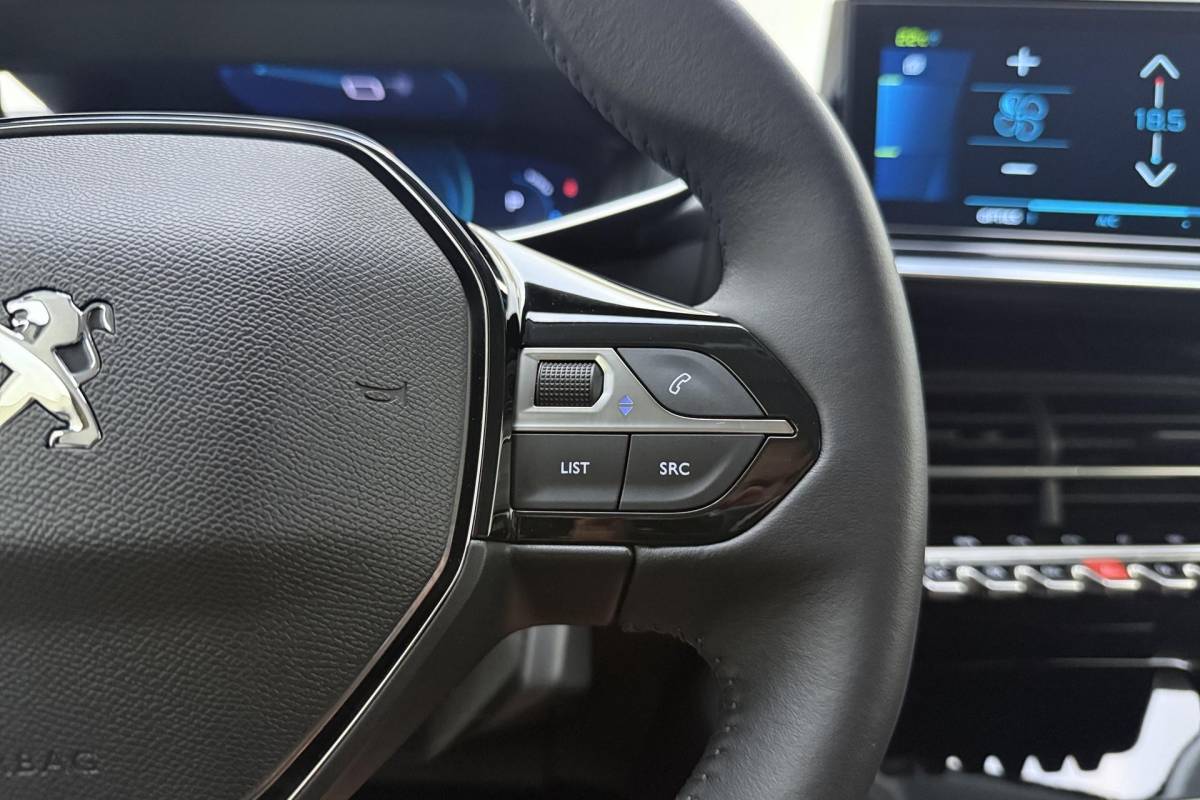 Peugeot e-208 Peugeot e-208 EV Blue Lease Allure 50 kWh | 136PK | 3 Fase | Cruise Control | Navigatie | Parkeercamera | Apple Carplay & Android Auto | Full LED
