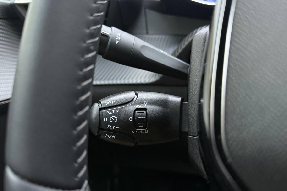 Peugeot e-208 Peugeot e-208 EV Blue Lease Allure 50 kWh | 136PK | 3 Fase | Cruise Control | Navigatie | Parkeercamera | Apple Carplay & Android Auto | Full LED