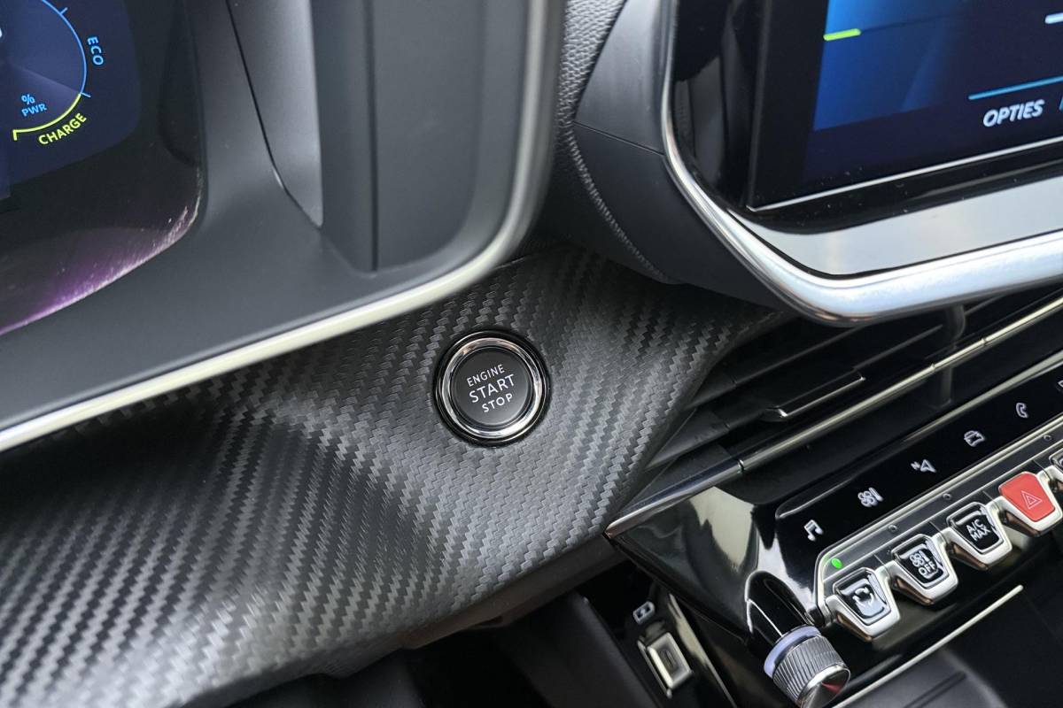 Peugeot e-208 Peugeot e-208 EV Blue Lease Allure 50 kWh | 136PK | 3 Fase | Cruise Control | Navigatie | Parkeercamera | Apple Carplay & Android Auto | Full LED