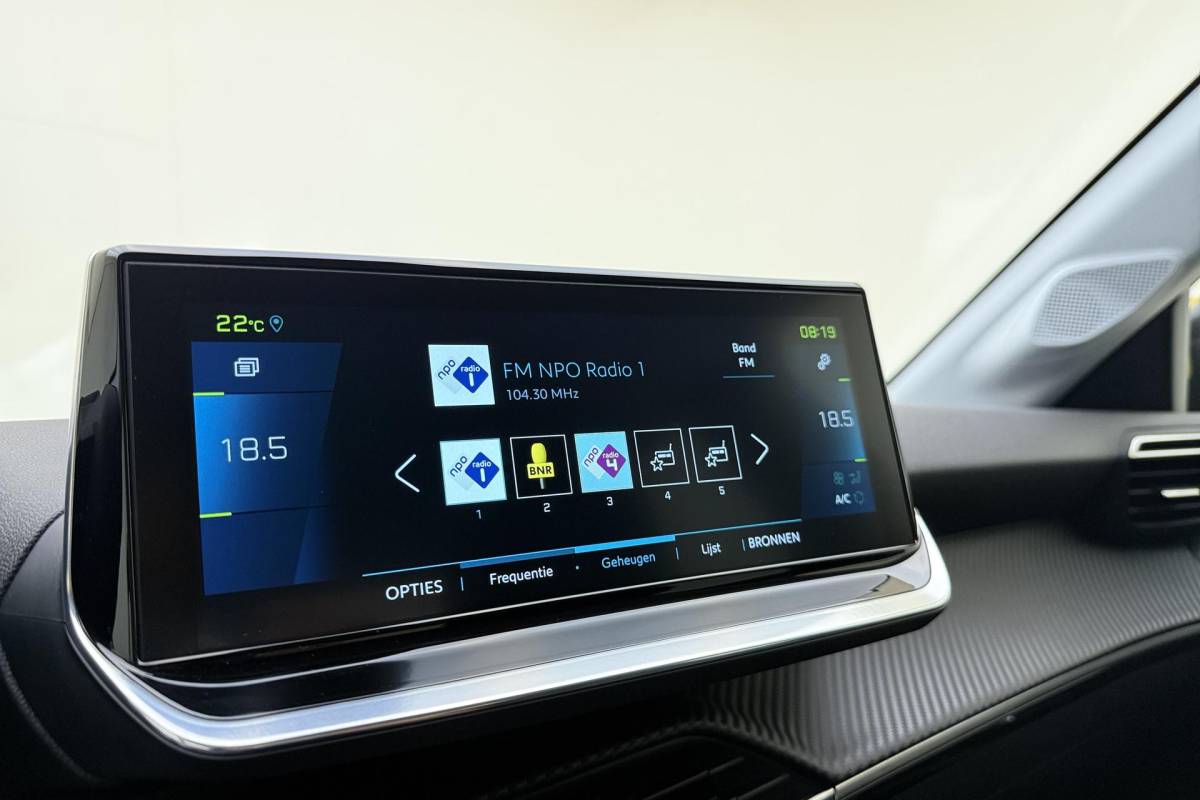 Peugeot e-208 Peugeot e-208 EV Blue Lease Allure 50 kWh | 136PK | 3 Fase | Cruise Control | Navigatie | Parkeercamera | Apple Carplay & Android Auto | Full LED