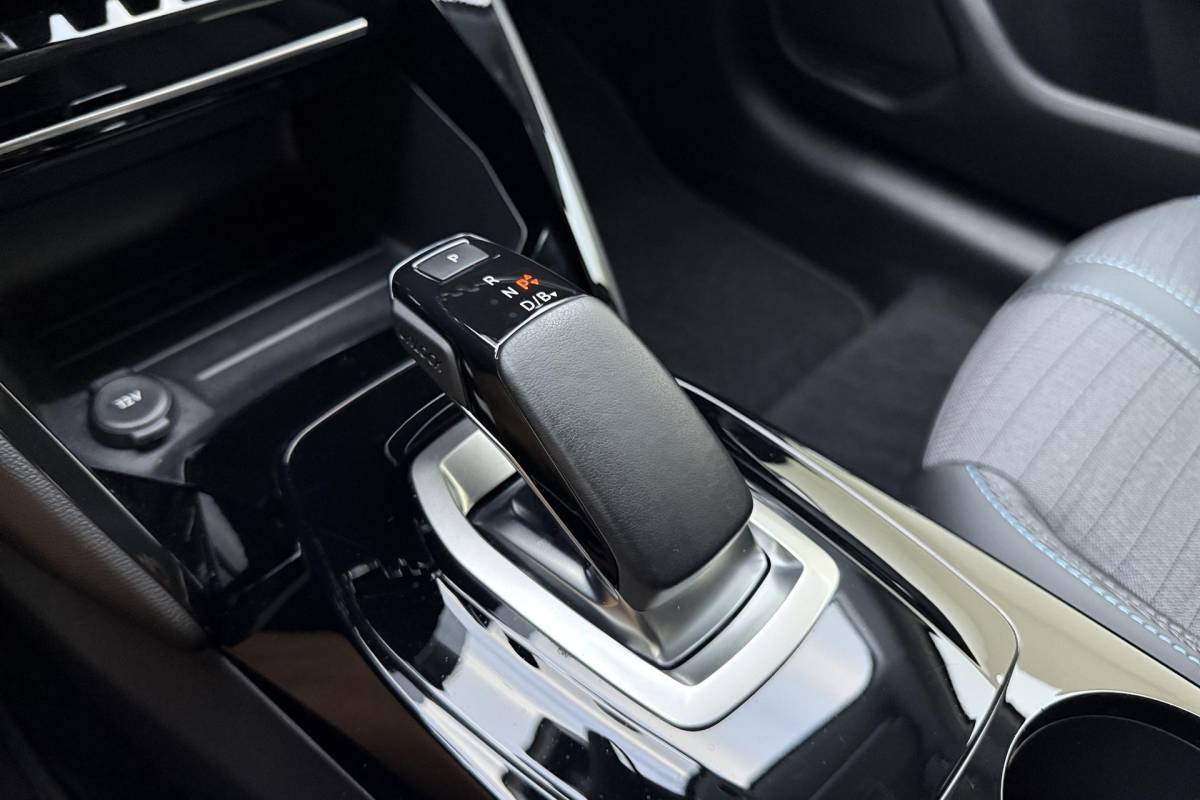 Peugeot e-208 Peugeot e-208 EV Blue Lease Allure 50 kWh | 136PK | 3 Fase | Cruise Control | Navigatie | Parkeercamera | Apple Carplay & Android Auto | Full LED