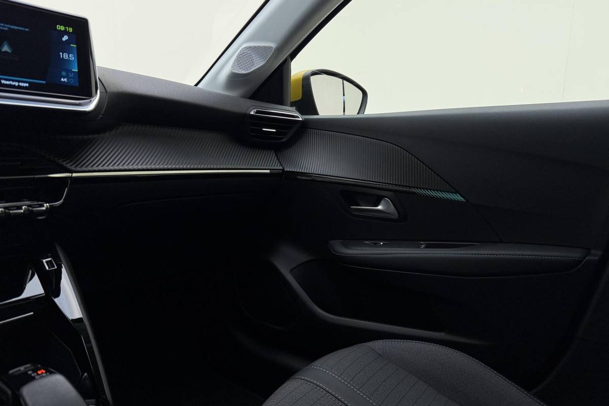 Peugeot e-208 Peugeot e-208 EV Blue Lease Allure 50 kWh | 136PK | 3 Fase | Cruise Control | Navigatie | Parkeercamera | Apple Carplay & Android Auto | Full LED