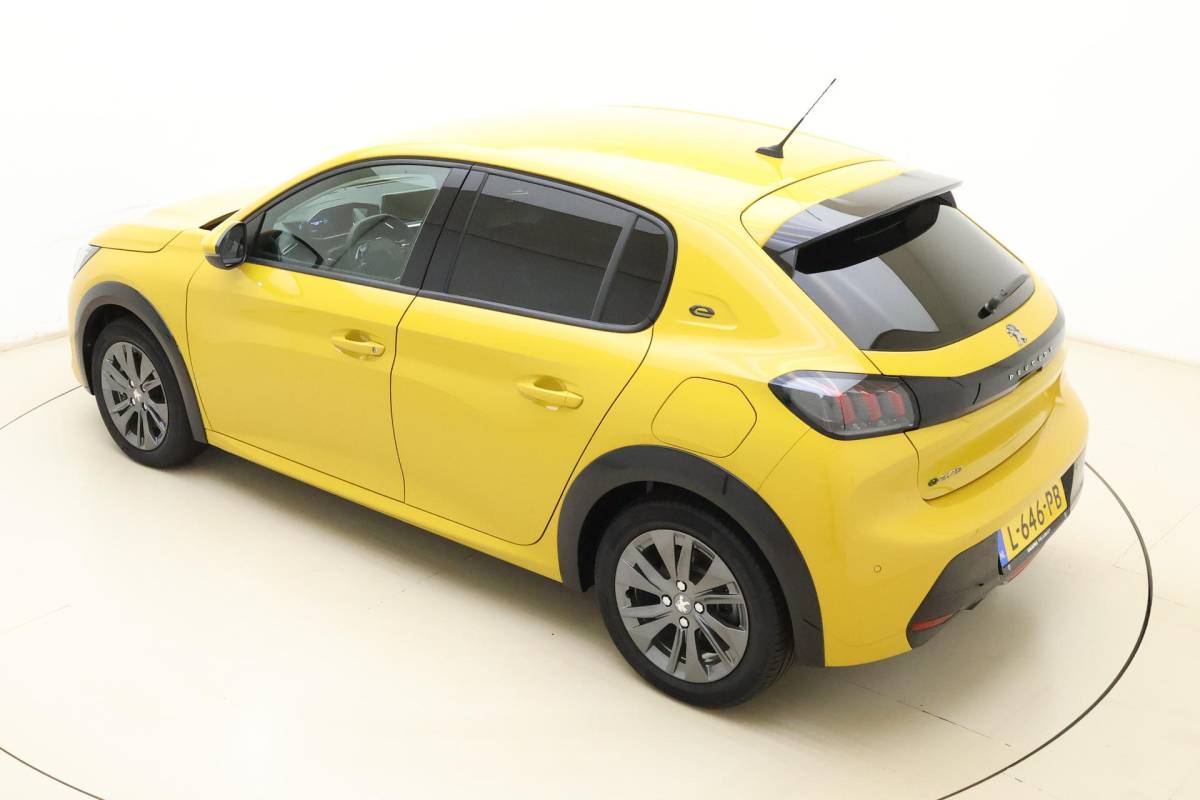 Peugeot e-208 Peugeot e-208 EV Blue Lease Allure 50 kWh | 136PK | 3 Fase | Cruise Control | Navigatie | Parkeercamera | Apple Carplay & Android Auto | Full LED