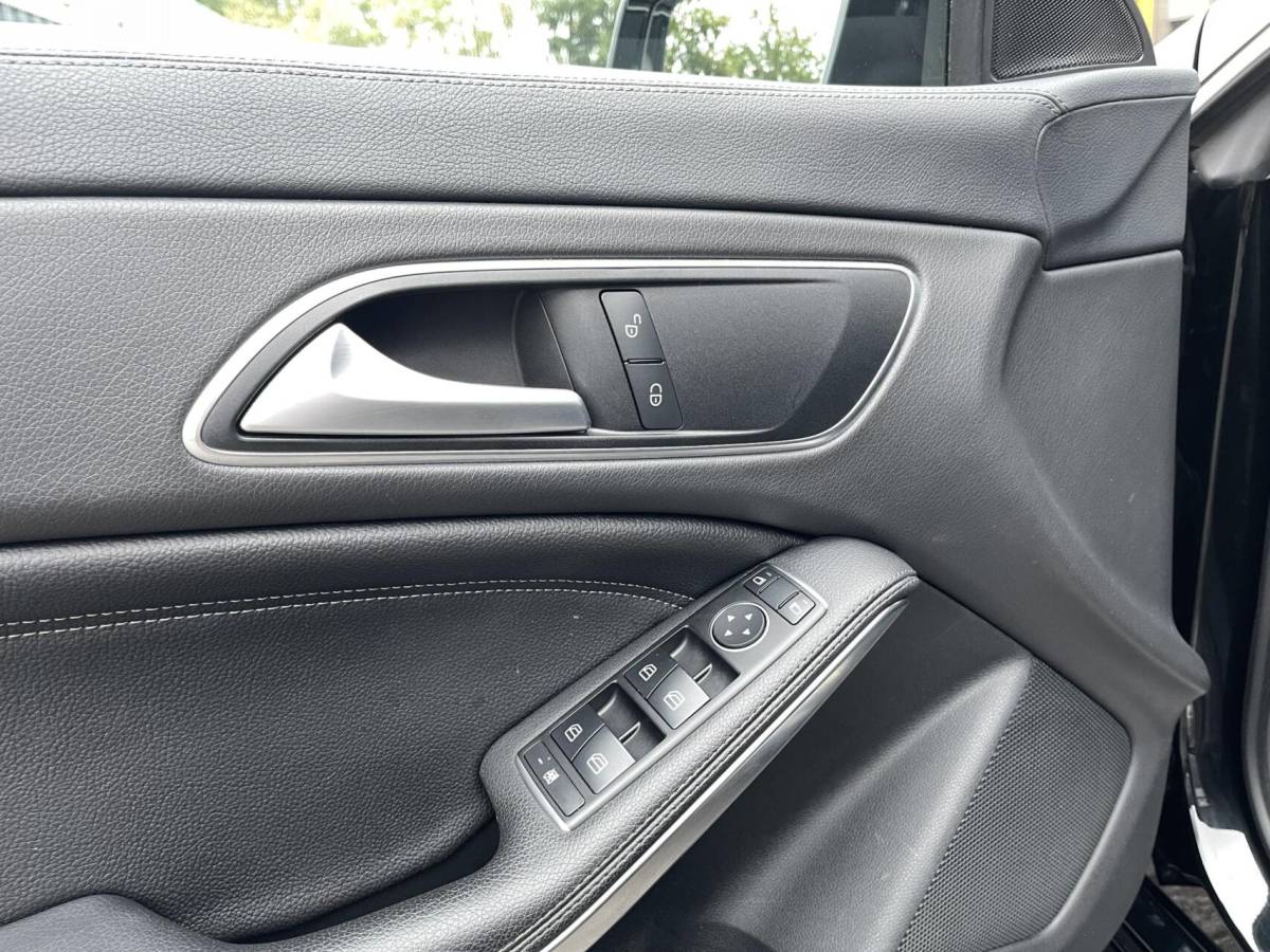 Mercedes-Benz CLA Mercedes CLA-klasse Shooting Brake 250 CARPLAY|CAMERA|TREKHAAK|NAPPA-LEER|NAVIGATIE|CRUISE CONTROL|STOELVERWARMING