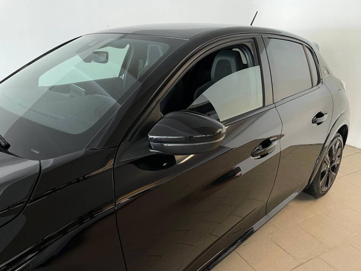 Peugeot 208 Peugeot 208 1.2 PureTech GT Pack 130PK AUTOMAAT PANO ALCANTARA AIRCO NAVI CRUISE STOELVERW KEYLESS APPLE CARPLAY CAM NIEUWSTAAT