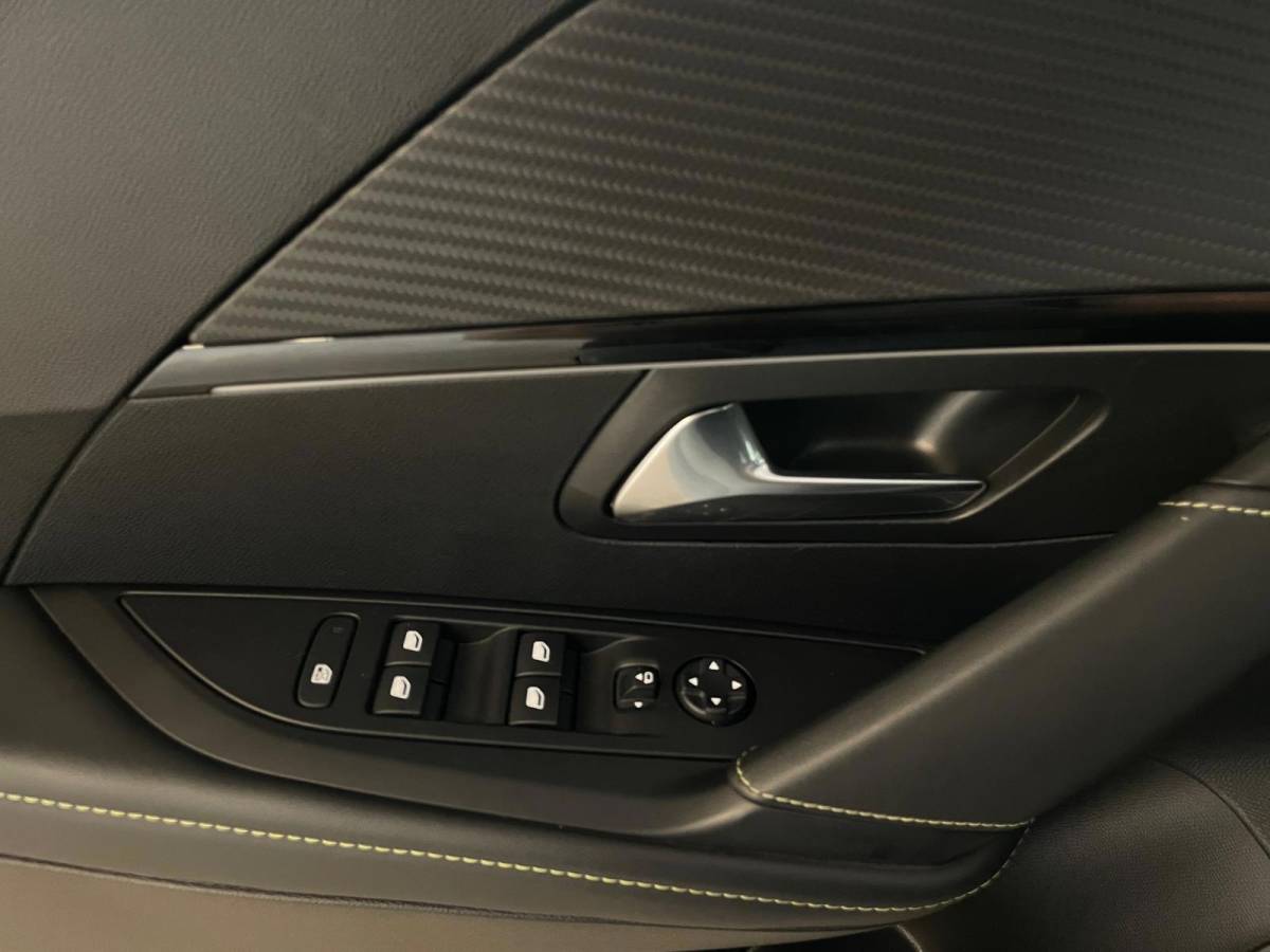 Peugeot 208 Peugeot 208 1.2 PureTech GT Pack 130PK AUTOMAAT PANO ALCANTARA AIRCO NAVI CRUISE STOELVERW KEYLESS APPLE CARPLAY CAM NIEUWSTAAT