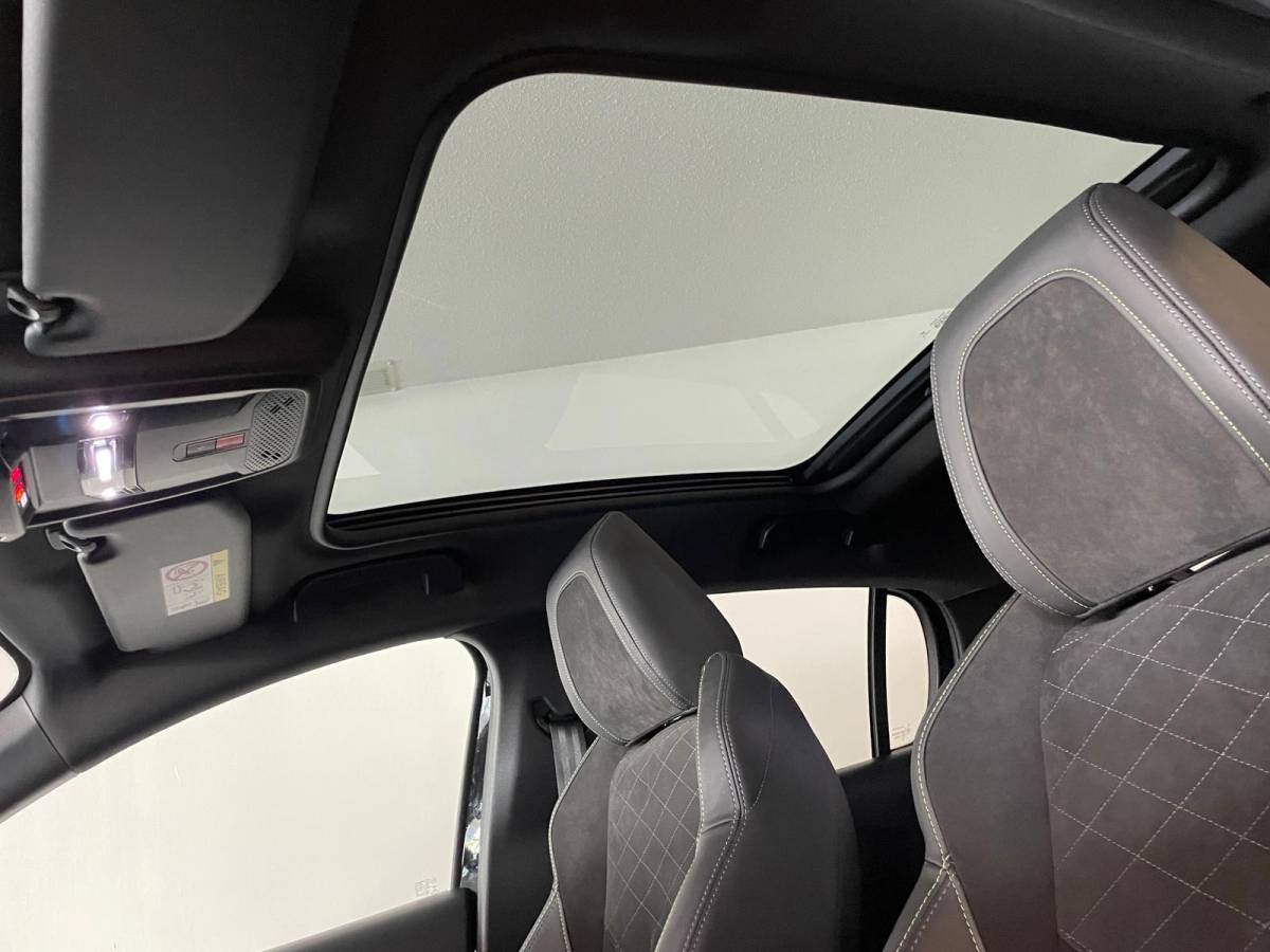 Peugeot 208 Peugeot 208 1.2 PureTech GT Pack 130PK AUTOMAAT PANO ALCANTARA AIRCO NAVI CRUISE STOELVERW KEYLESS APPLE CARPLAY CAM NIEUWSTAAT
