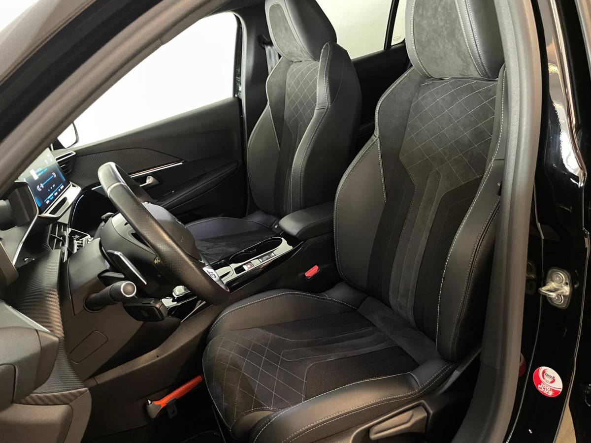 Peugeot 208 Peugeot 208 1.2 PureTech GT Pack 130PK AUTOMAAT PANO ALCANTARA AIRCO NAVI CRUISE STOELVERW KEYLESS APPLE CARPLAY CAM NIEUWSTAAT