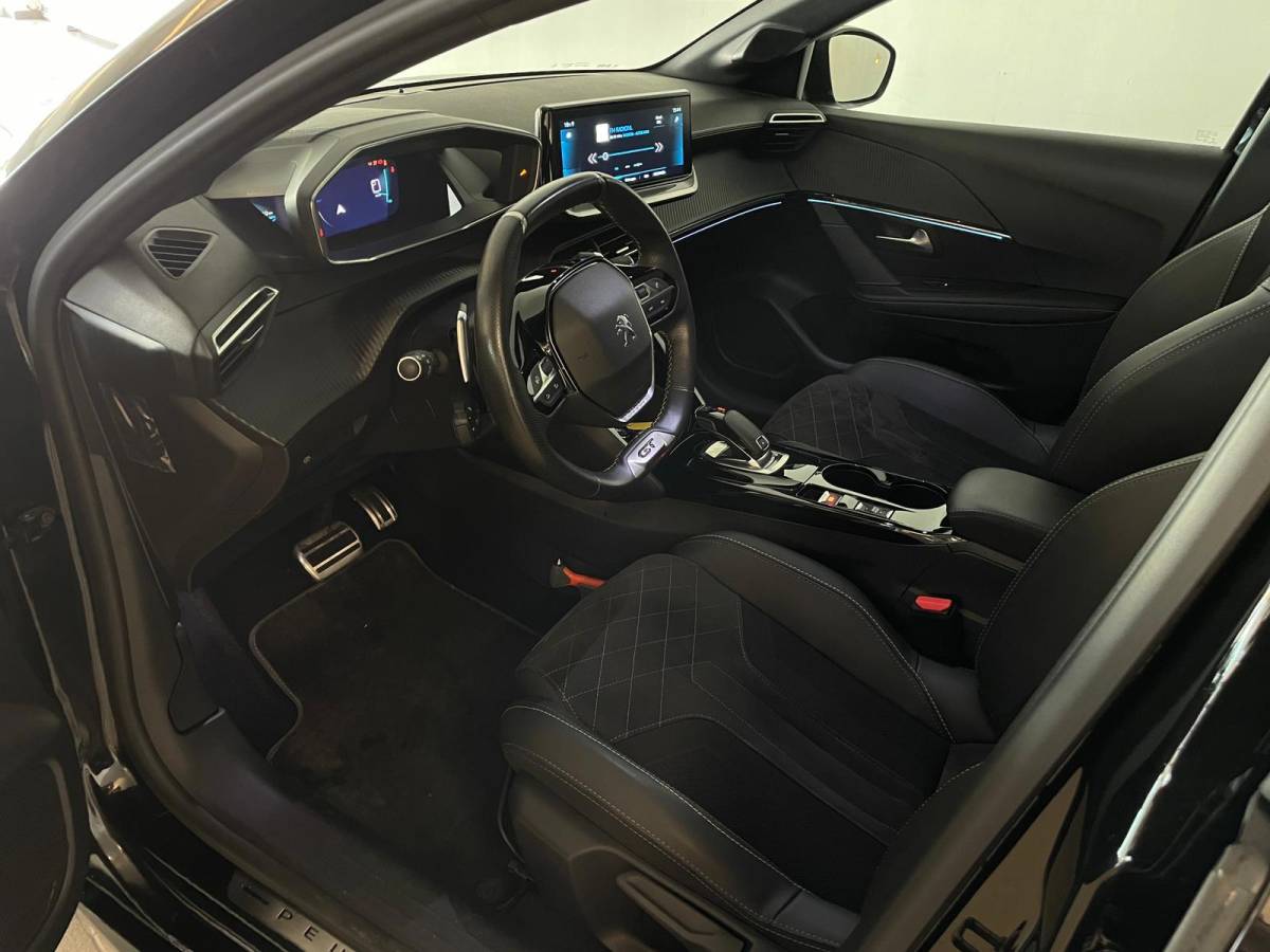 Peugeot 208 Peugeot 208 1.2 PureTech GT Pack 130PK AUTOMAAT PANO ALCANTARA AIRCO NAVI CRUISE STOELVERW KEYLESS APPLE CARPLAY CAM NIEUWSTAAT