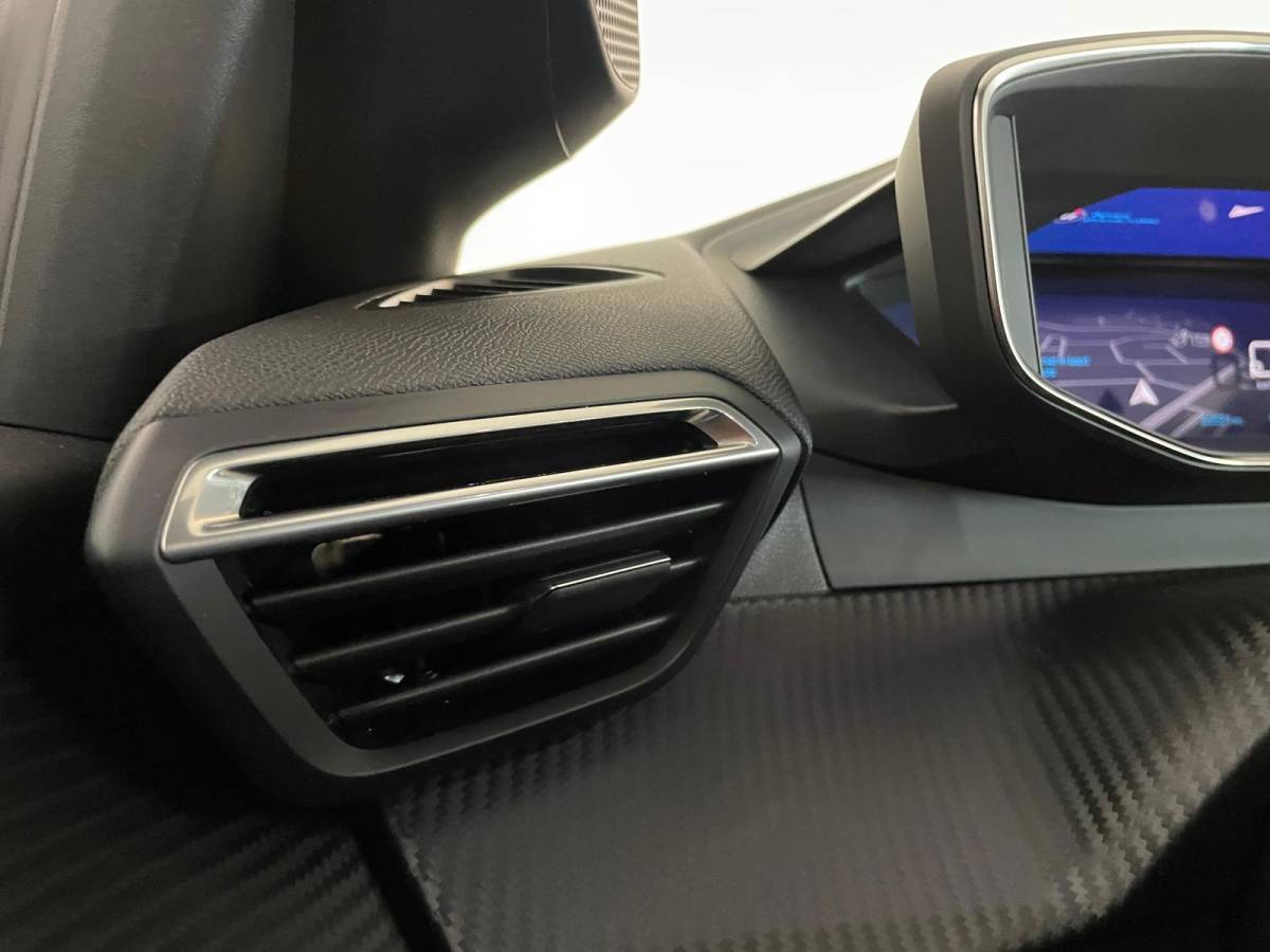 Peugeot 208 Peugeot 208 1.2 PureTech GT Pack 130PK AUTOMAAT PANO ALCANTARA AIRCO NAVI CRUISE STOELVERW KEYLESS APPLE CARPLAY CAM NIEUWSTAAT