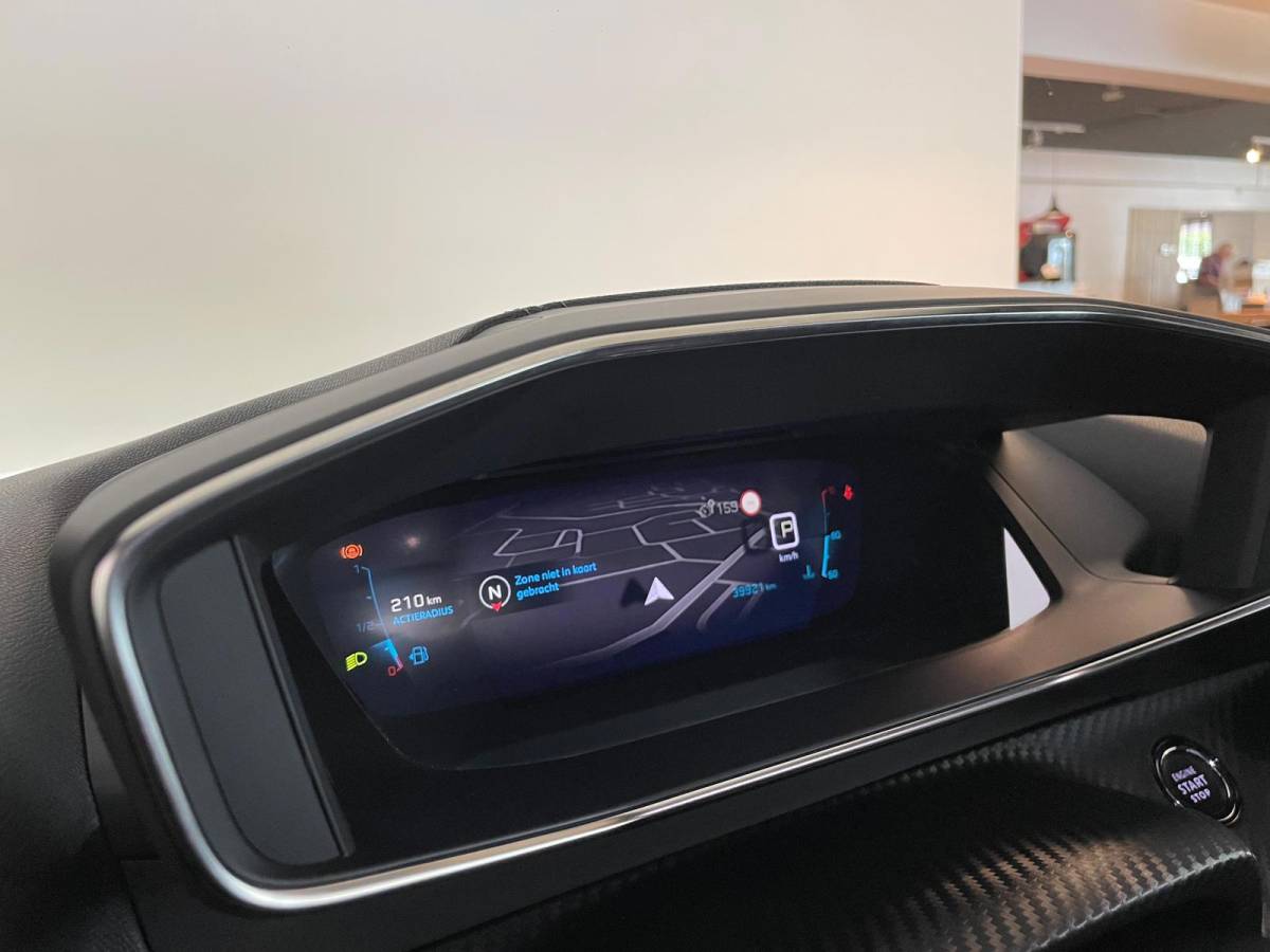 Peugeot 208 Peugeot 208 1.2 PureTech GT Pack 130PK AUTOMAAT PANO ALCANTARA AIRCO NAVI CRUISE STOELVERW KEYLESS APPLE CARPLAY CAM NIEUWSTAAT