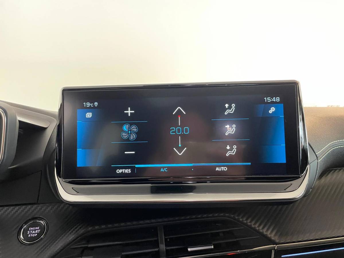 Peugeot 208 Peugeot 208 1.2 PureTech GT Pack 130PK AUTOMAAT PANO ALCANTARA AIRCO NAVI CRUISE STOELVERW KEYLESS APPLE CARPLAY CAM NIEUWSTAAT