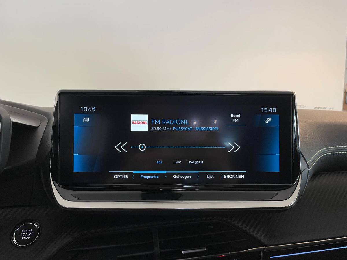 Peugeot 208 Peugeot 208 1.2 PureTech GT Pack 130PK AUTOMAAT PANO ALCANTARA AIRCO NAVI CRUISE STOELVERW KEYLESS APPLE CARPLAY CAM NIEUWSTAAT