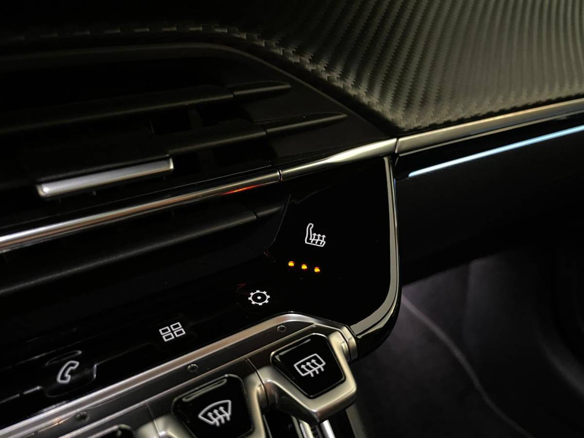 Peugeot 208 Peugeot 208 1.2 PureTech GT Pack 130PK AUTOMAAT PANO ALCANTARA AIRCO NAVI CRUISE STOELVERW KEYLESS APPLE CARPLAY CAM NIEUWSTAAT