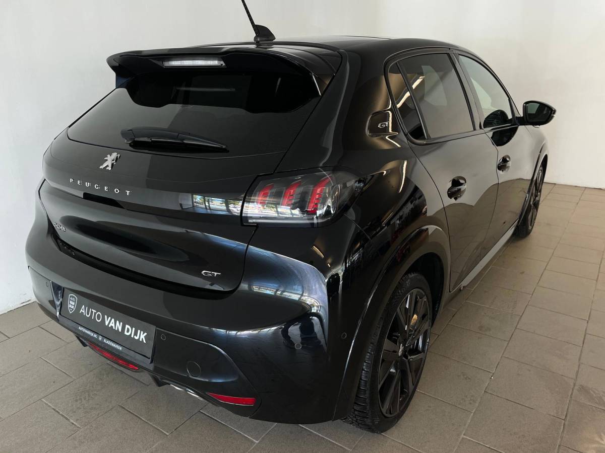 Peugeot 208 Peugeot 208 1.2 PureTech GT Pack 130PK AUTOMAAT PANO ALCANTARA AIRCO NAVI CRUISE STOELVERW KEYLESS APPLE CARPLAY CAM NIEUWSTAAT