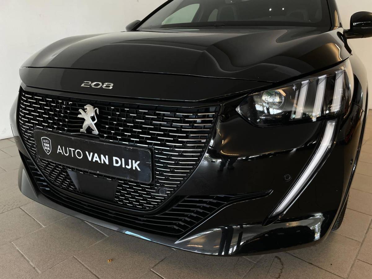 Peugeot 208 Peugeot 208 1.2 PureTech GT Pack 130PK AUTOMAAT PANO ALCANTARA AIRCO NAVI CRUISE STOELVERW KEYLESS APPLE CARPLAY CAM NIEUWSTAAT