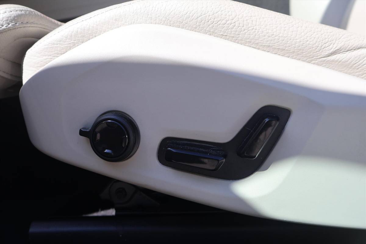 Volvo XC60 Volvo XC60 Inscription B5 250pk Geartronic Mild Hybrid I Trekhaak I Navi I Stoel/Stuurverwarming I 2300 KG trekgewicht!