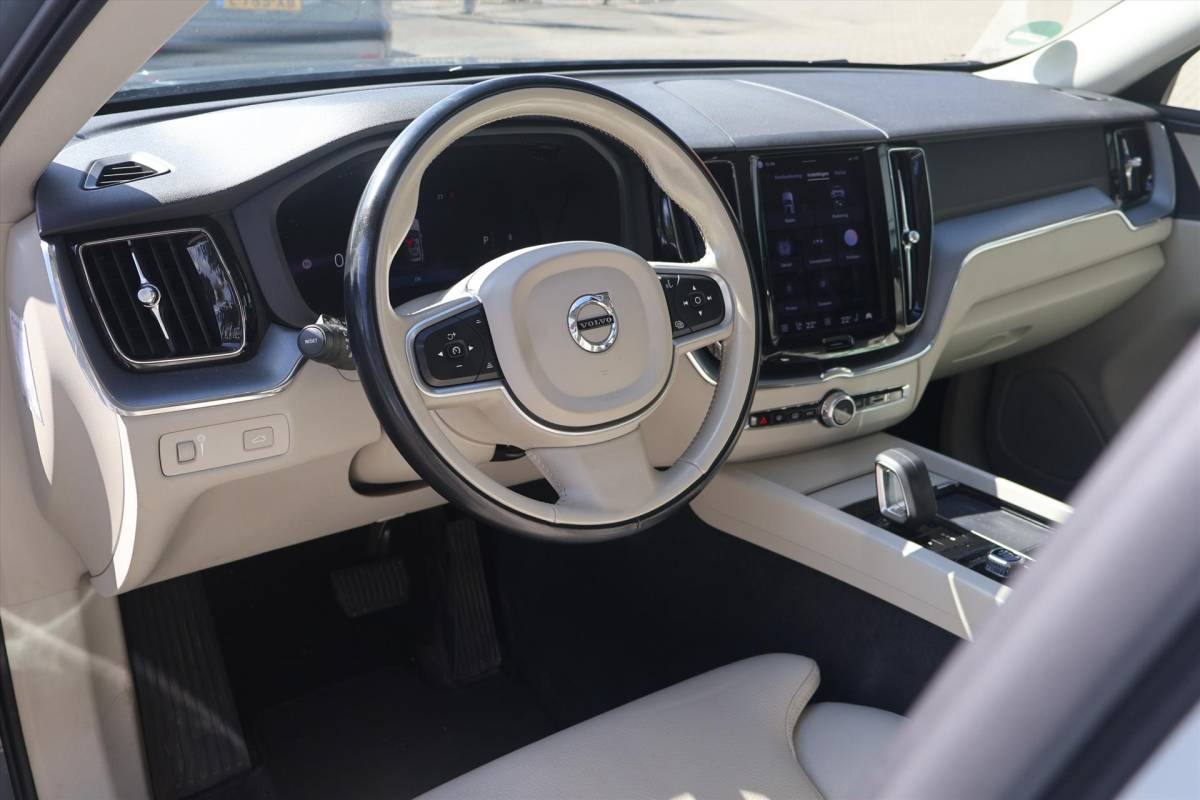 Volvo XC60 Volvo XC60 Inscription B5 250pk Geartronic Mild Hybrid I Trekhaak I Navi I Stoel/Stuurverwarming I 2300 KG trekgewicht!