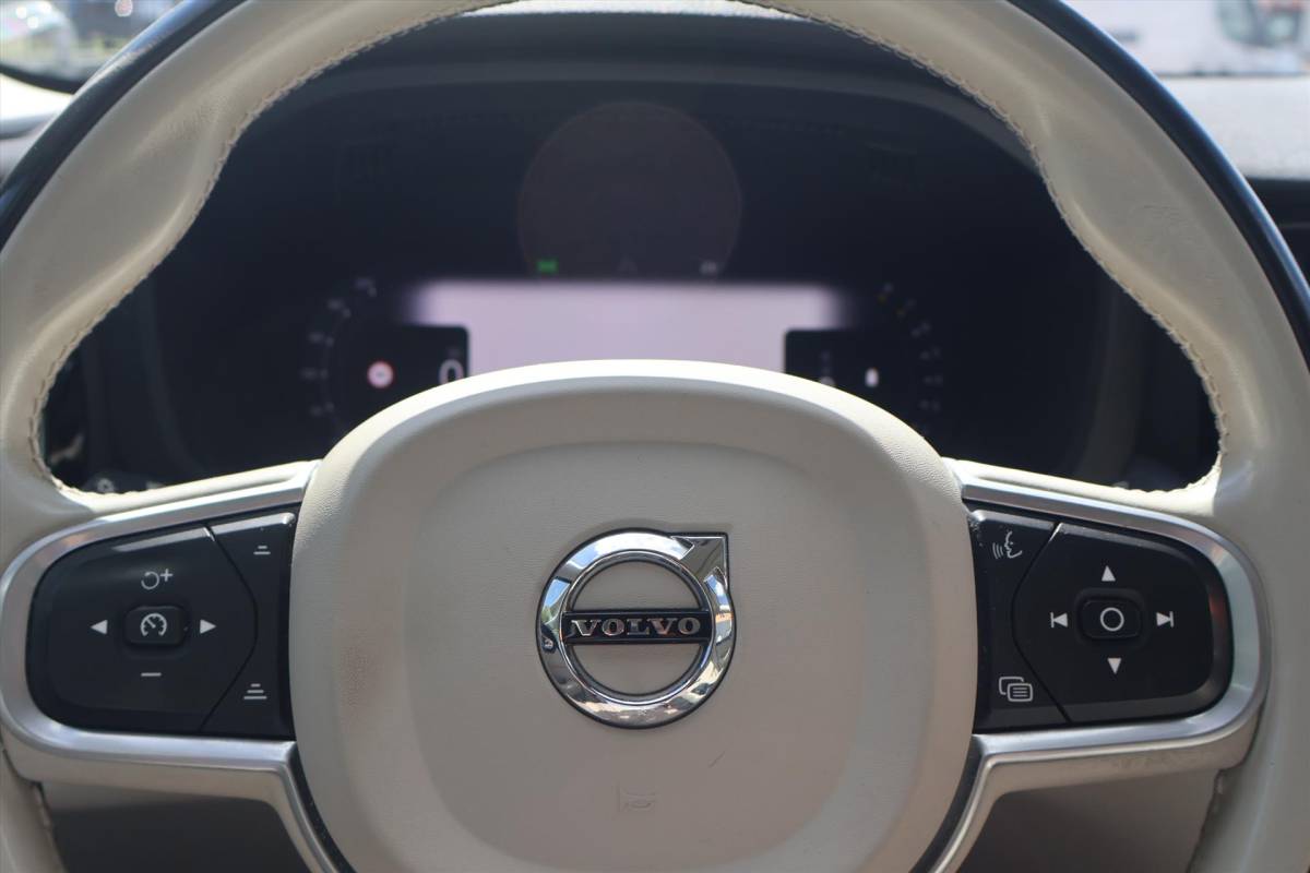 Volvo XC60 Volvo XC60 Inscription B5 250pk Geartronic Mild Hybrid I Trekhaak I Navi I Stoel/Stuurverwarming I 2300 KG trekgewicht!