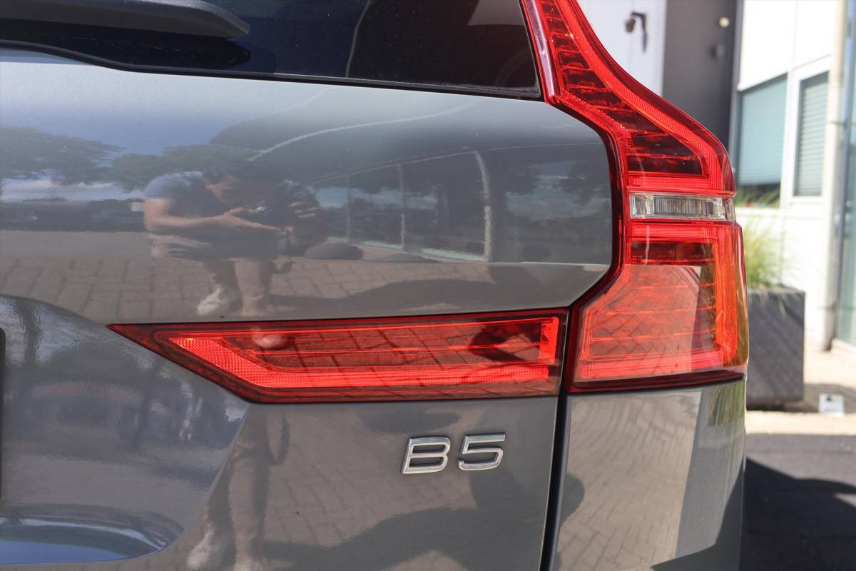Volvo XC60 Volvo XC60 Inscription B5 250pk Geartronic Mild Hybrid I Trekhaak I Navi I Stoel/Stuurverwarming I 2300 KG trekgewicht!