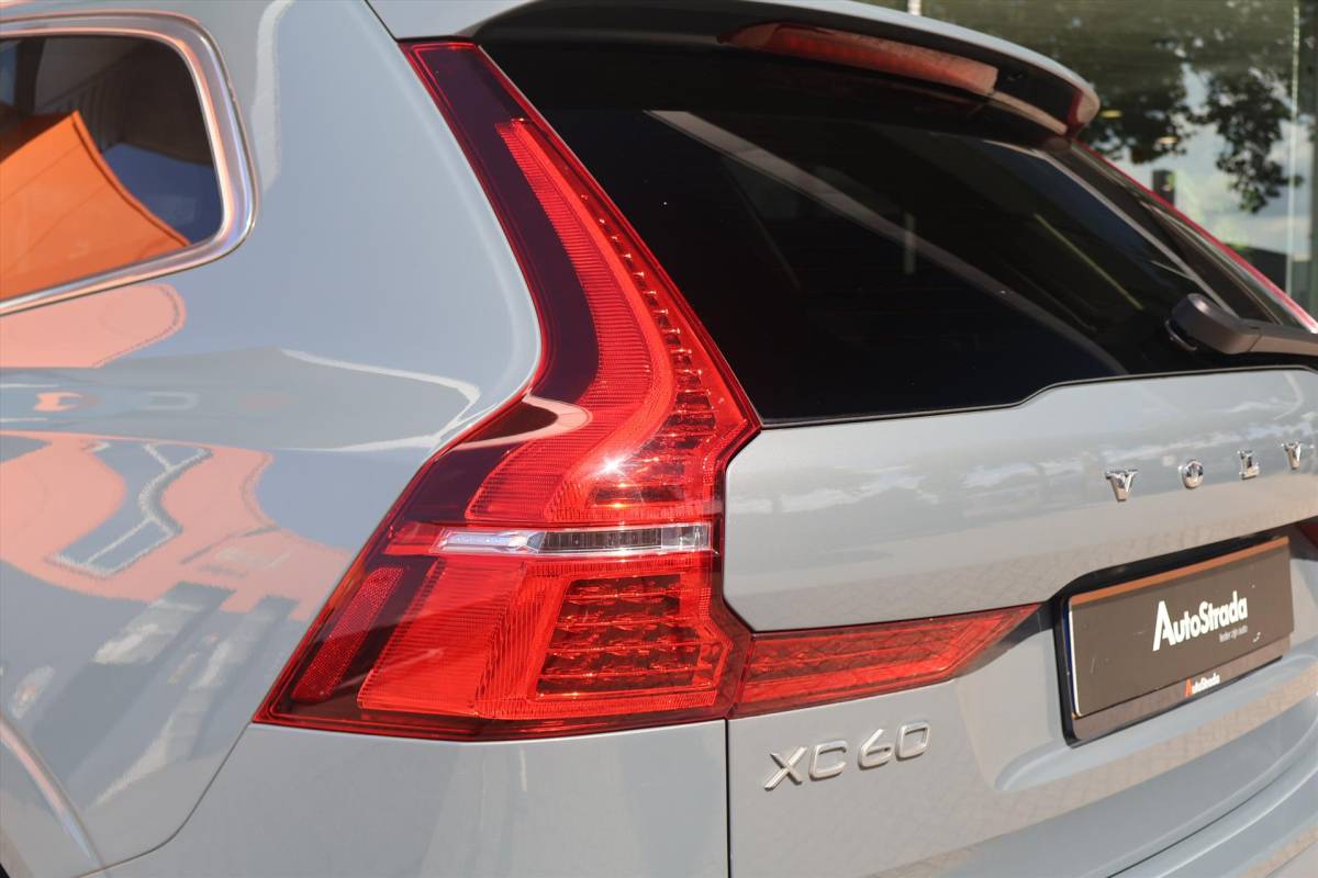 Volvo XC60 Volvo XC60 Inscription B5 250pk Geartronic Mild Hybrid I Trekhaak I Navi I Stoel/Stuurverwarming I 2300 KG trekgewicht!