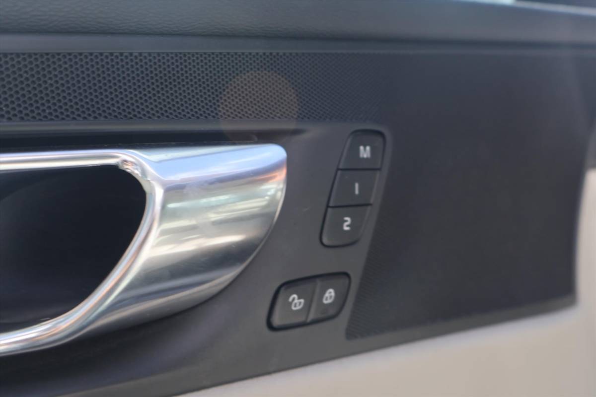 Volvo XC60 Volvo XC60 Inscription B5 250pk Geartronic Mild Hybrid I Trekhaak I Navi I Stoel/Stuurverwarming I 2300 KG trekgewicht!