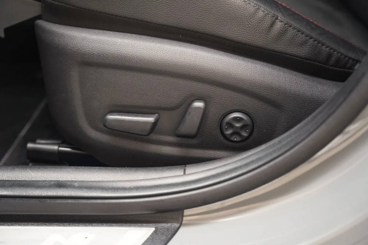 Hyundai i30 Hyundai i30 Fastback 2.0 T-GDI N2 275pk [ Schuifdak Camera Half Leder Led ]
