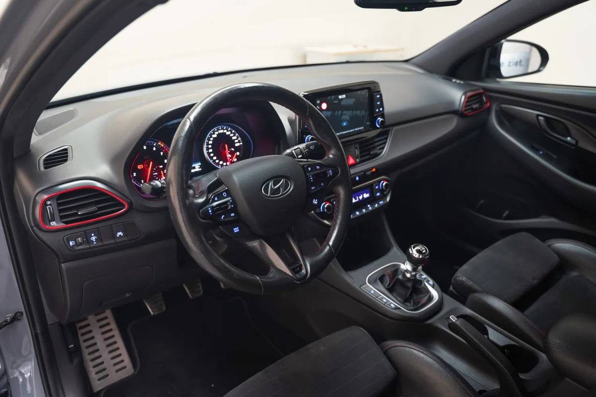 Hyundai i30 Hyundai i30 Fastback 2.0 T-GDI N2 275pk [ Schuifdak Camera Half Leder Led ]