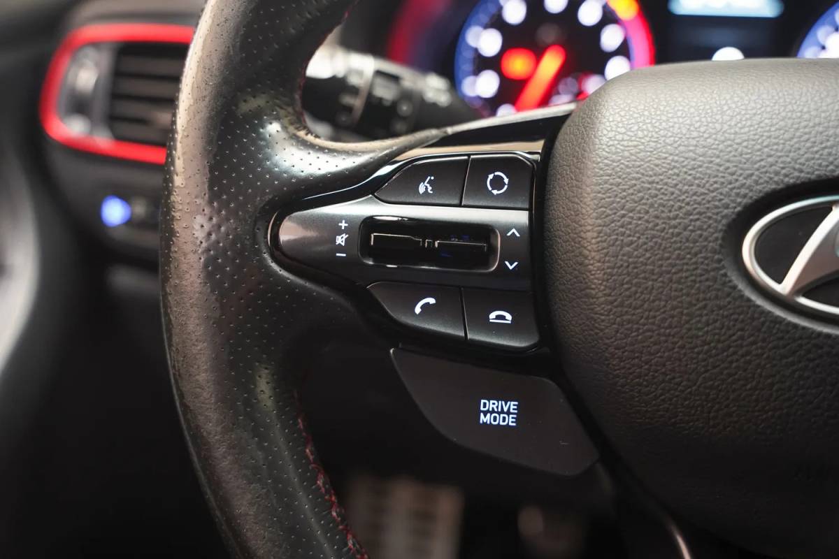 Hyundai i30 Hyundai i30 Fastback 2.0 T-GDI N2 275pk [ Schuifdak Camera Half Leder Led ]