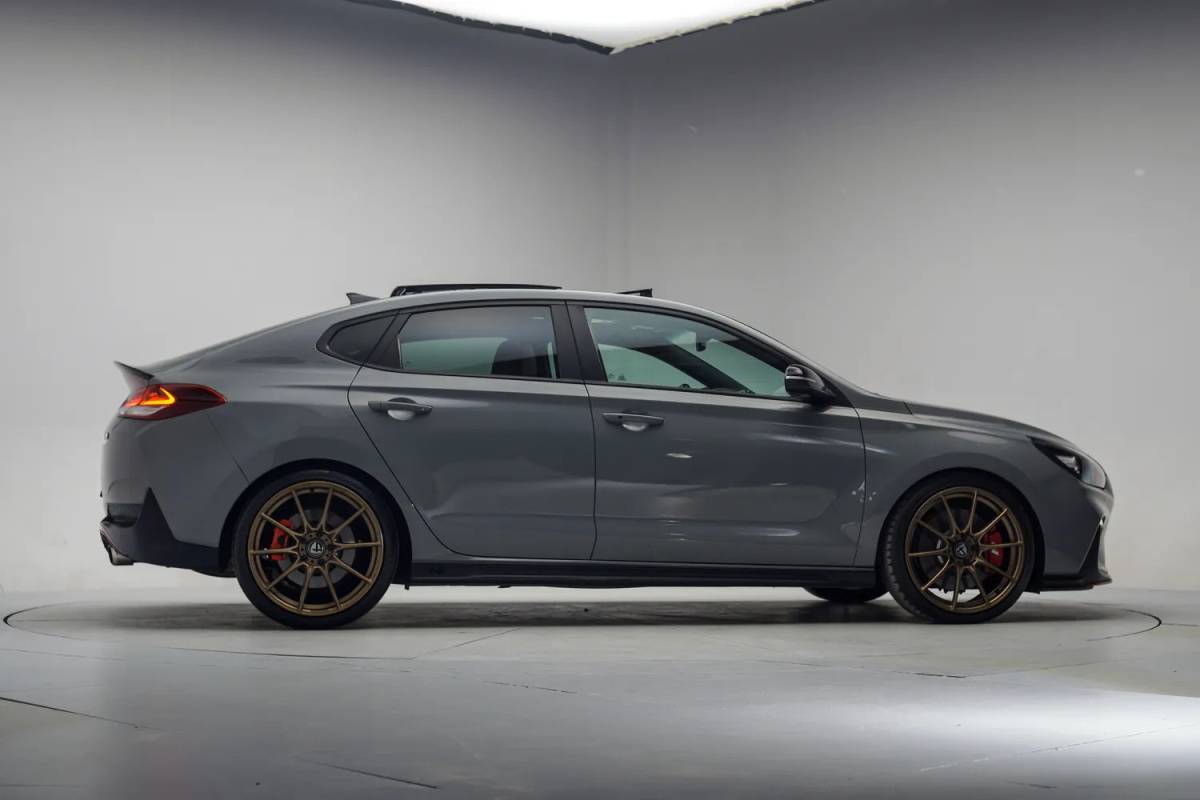 Hyundai i30 Hyundai i30 Fastback 2.0 T-GDI N2 275pk [ Schuifdak Camera Half Leder Led ]