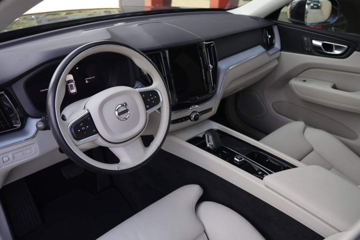 Volvo XC60 Volvo XC60 T6 Recharge AWD Inscription | Stoelverwarming | Trekhaak | Parkeercamera | Leder | Panoramadak | Keyless