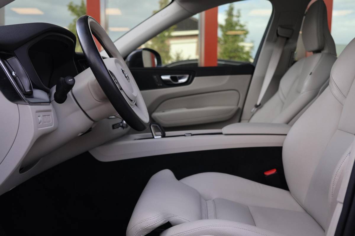 Volvo XC60 Volvo XC60 T6 Recharge AWD Inscription | Stoelverwarming | Trekhaak | Parkeercamera | Leder | Panoramadak | Keyless
