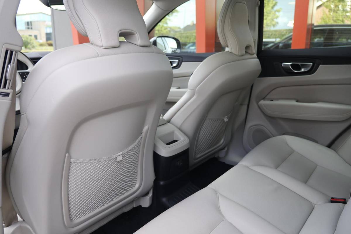 Volvo XC60 Volvo XC60 T6 Recharge AWD Inscription | Stoelverwarming | Trekhaak | Parkeercamera | Leder | Panoramadak | Keyless